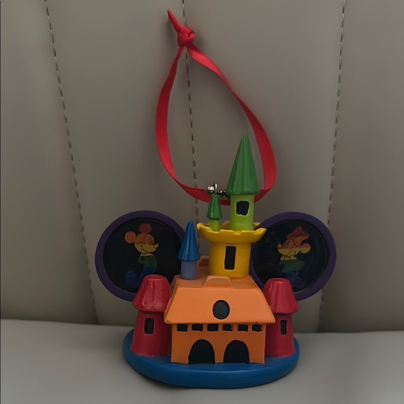 Costa Alavezos for Disney Castle Ornament - Picture 1 of 3